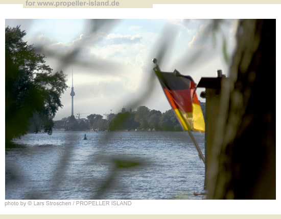 My Berlin Photos Berlin STANDARDs flag+tv tower